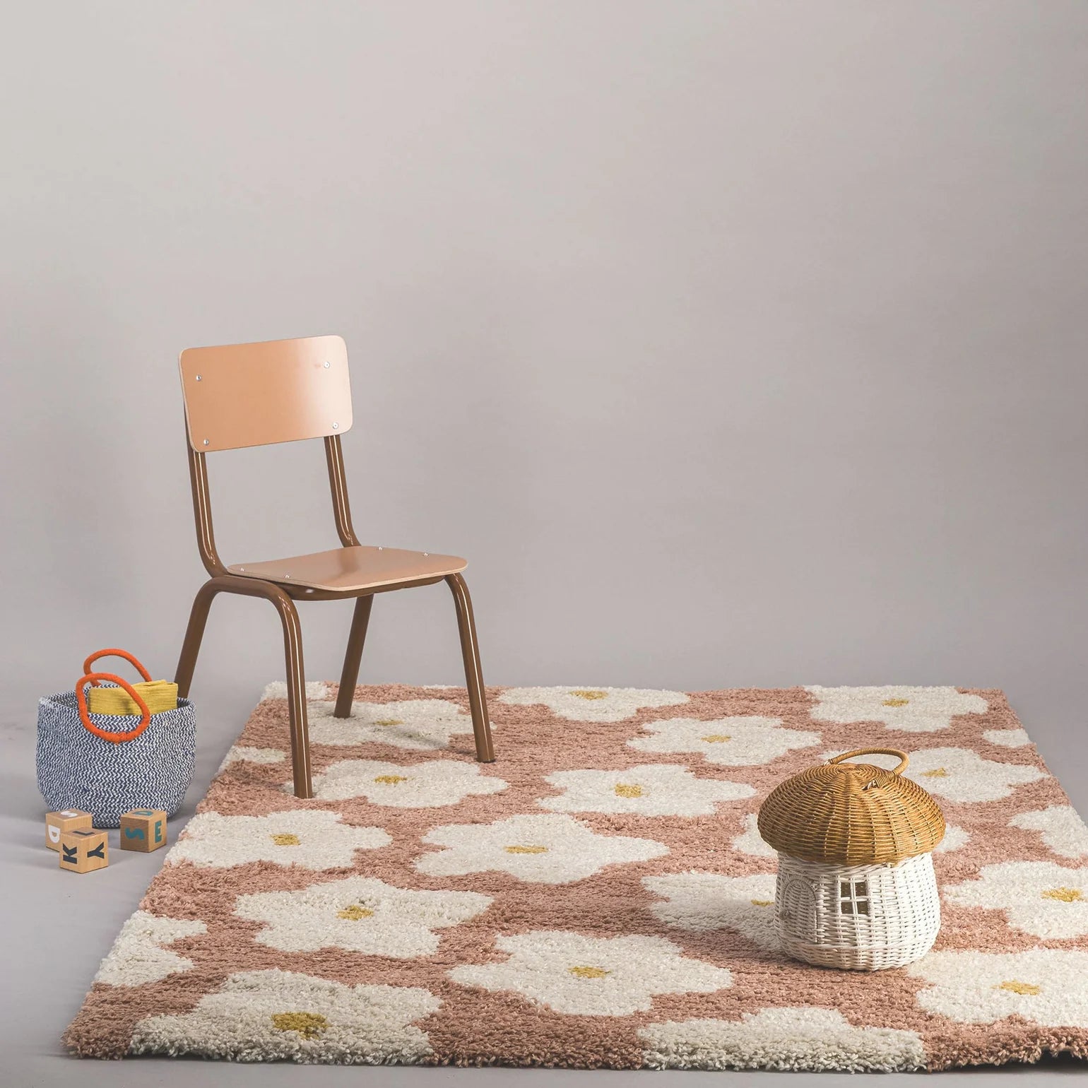 Thick and comfortable children's rug FLOWERS